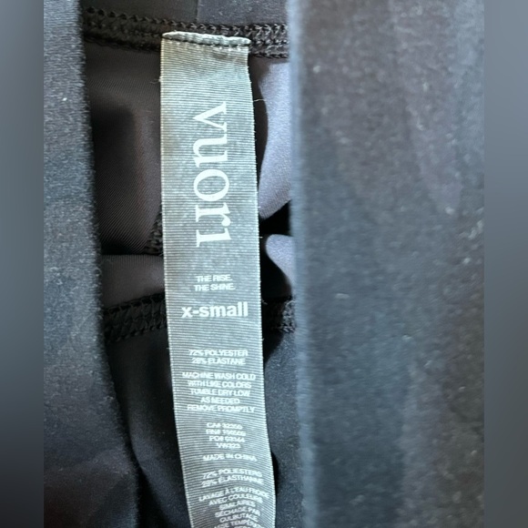 Vuori Daily Leggings Women's Black Camo 7/8 Length Pants size XS Run Gym Lounge - Picture 3 of 5